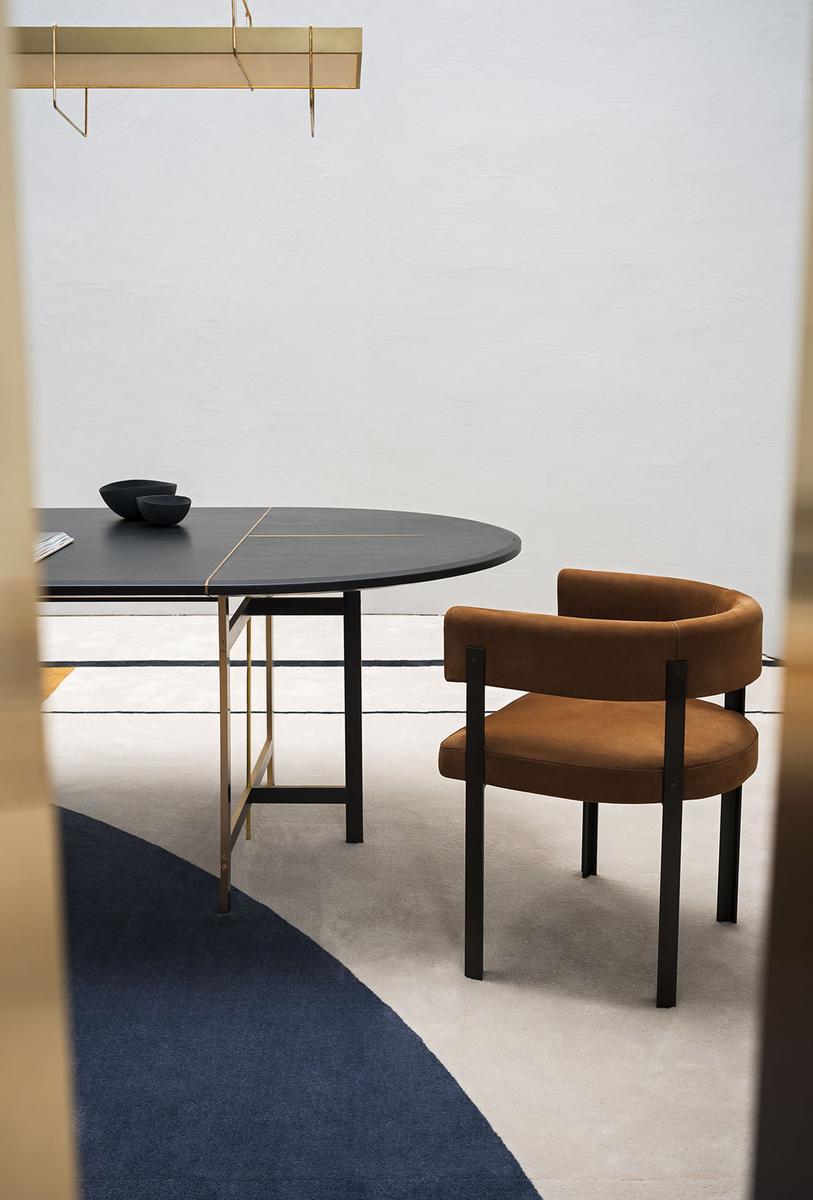 T-CHAIR Upholstered leather chair with armrests