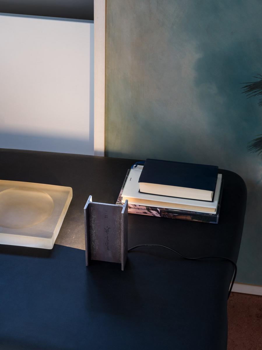 MINI MAIS PLUS QUE CELA JE NE PEUX PAS LED metal table lamp