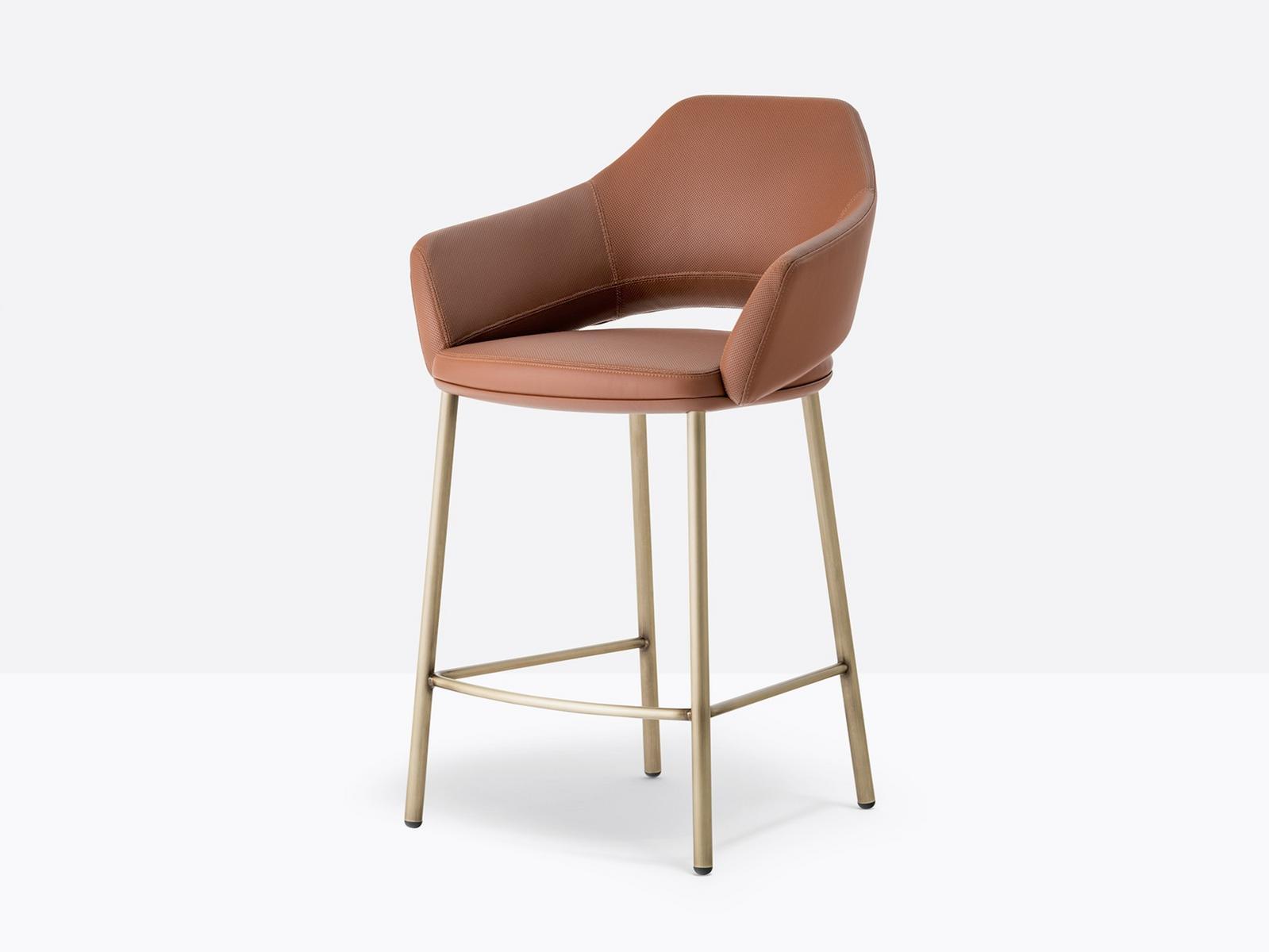 VIC 649 High leather stool with armrests
