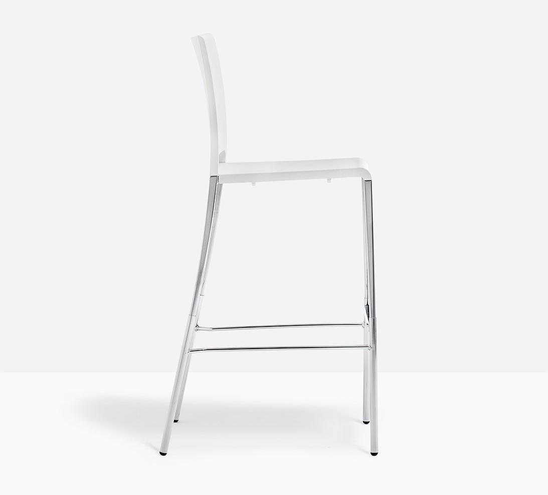 MYA 716 High polypropylene stool with footrest