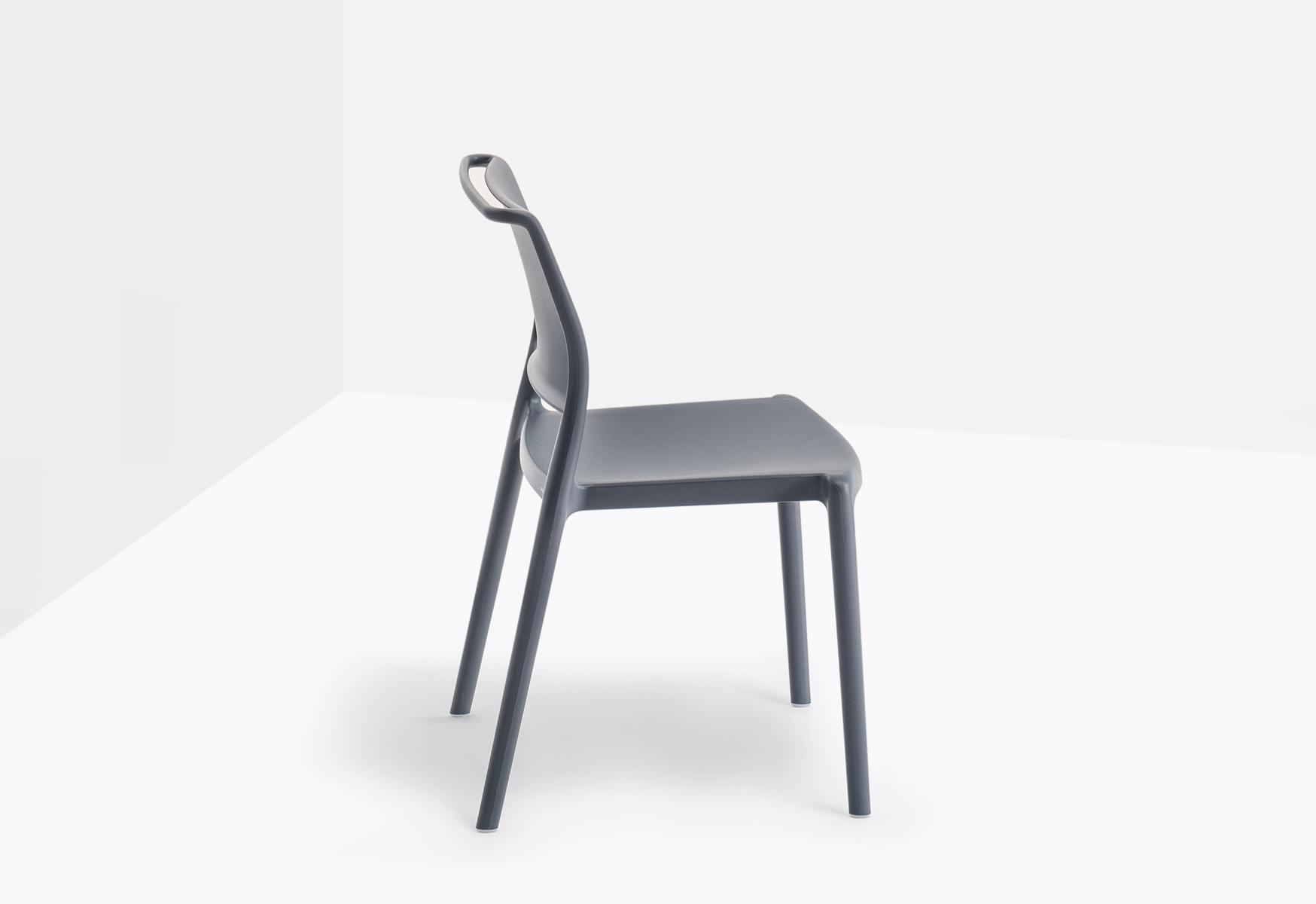 ARA 310 Stackable polypropylene chair