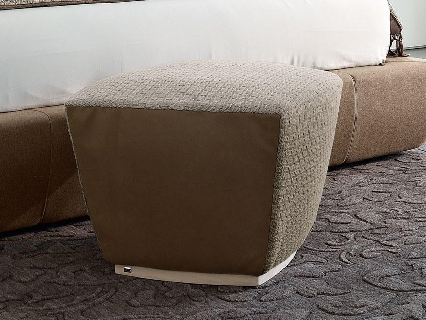PIPEDON Upholstered square fabric pouf