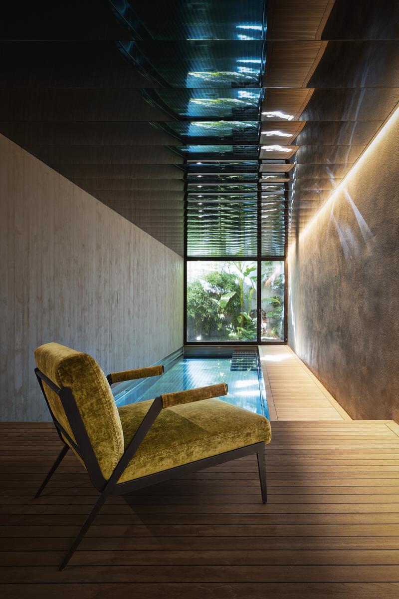 LIMA Armchair with armrests