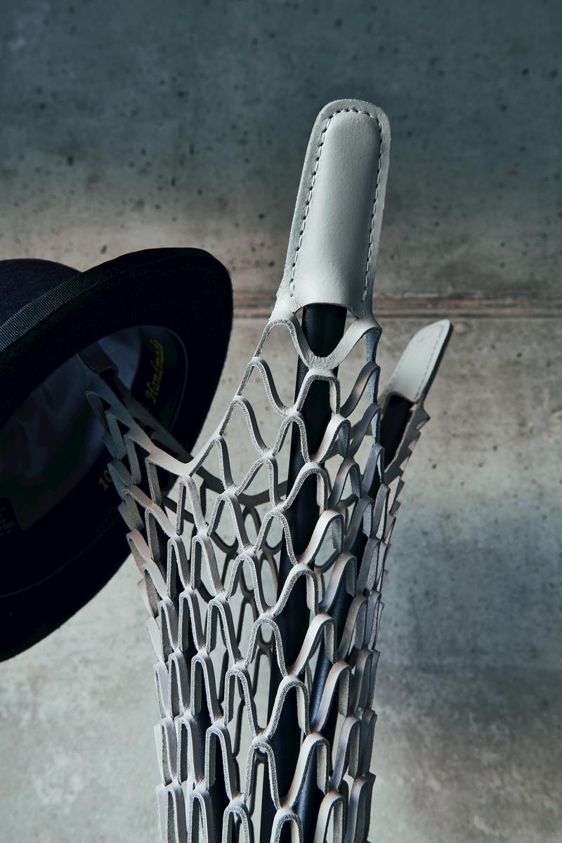 GUAPA Tanned leather coat stand