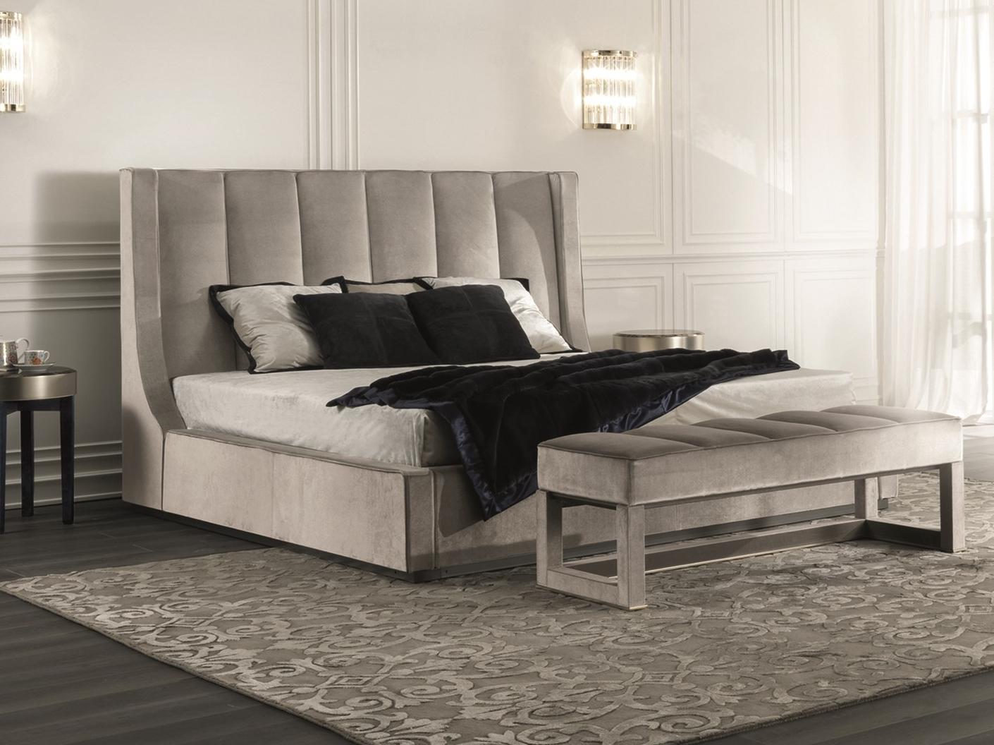 KUBRICK Leather bed with high headboard