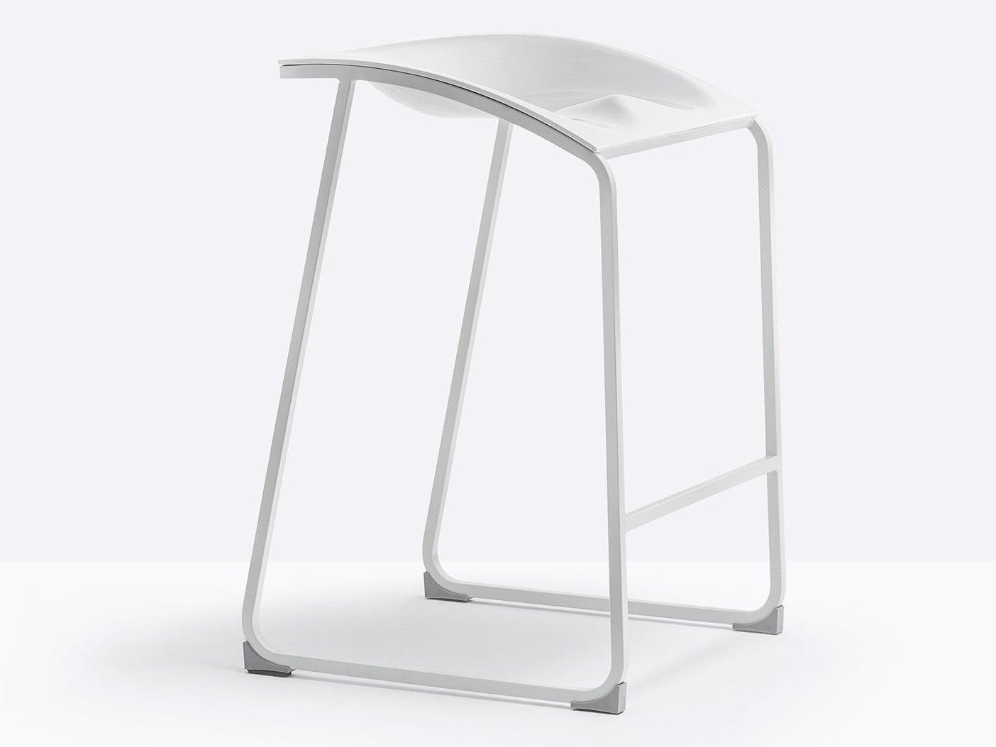 AROD 500 Sled base steel stool with footrest