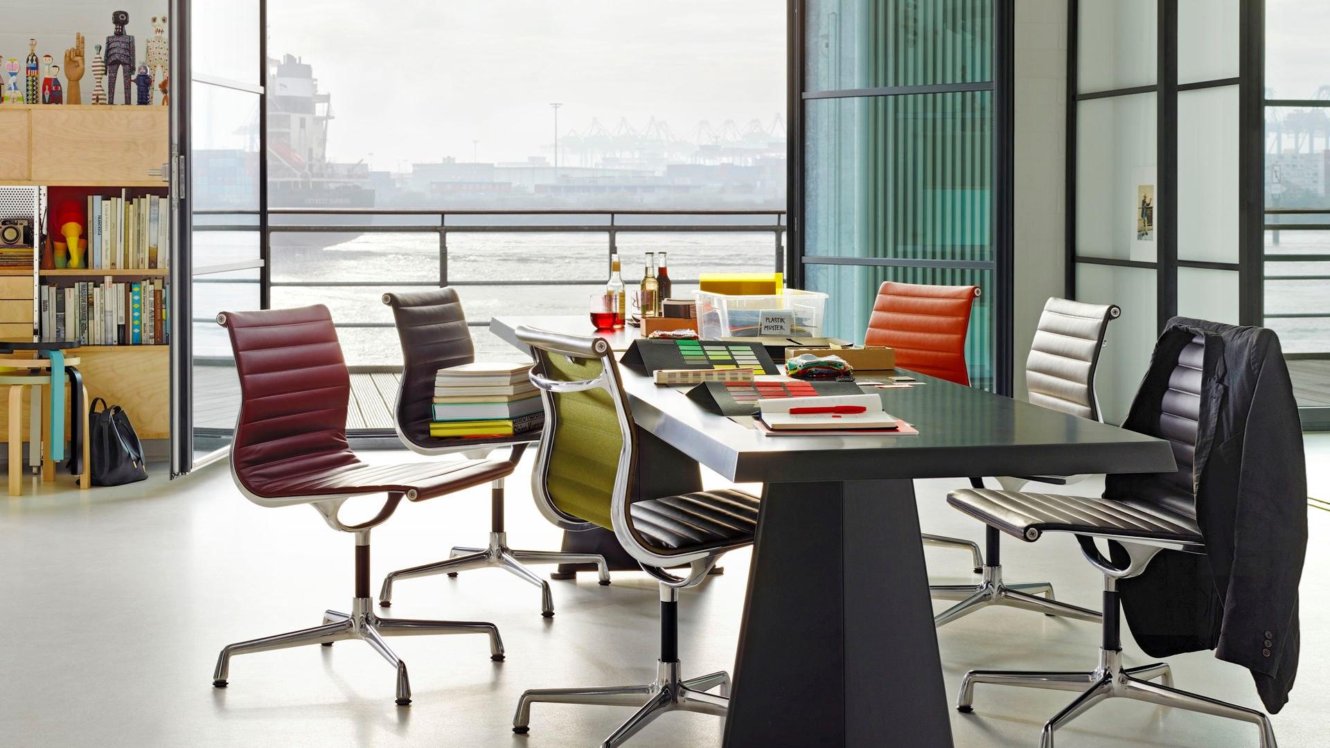 EA 101 Fabric chair with 4-spoke base