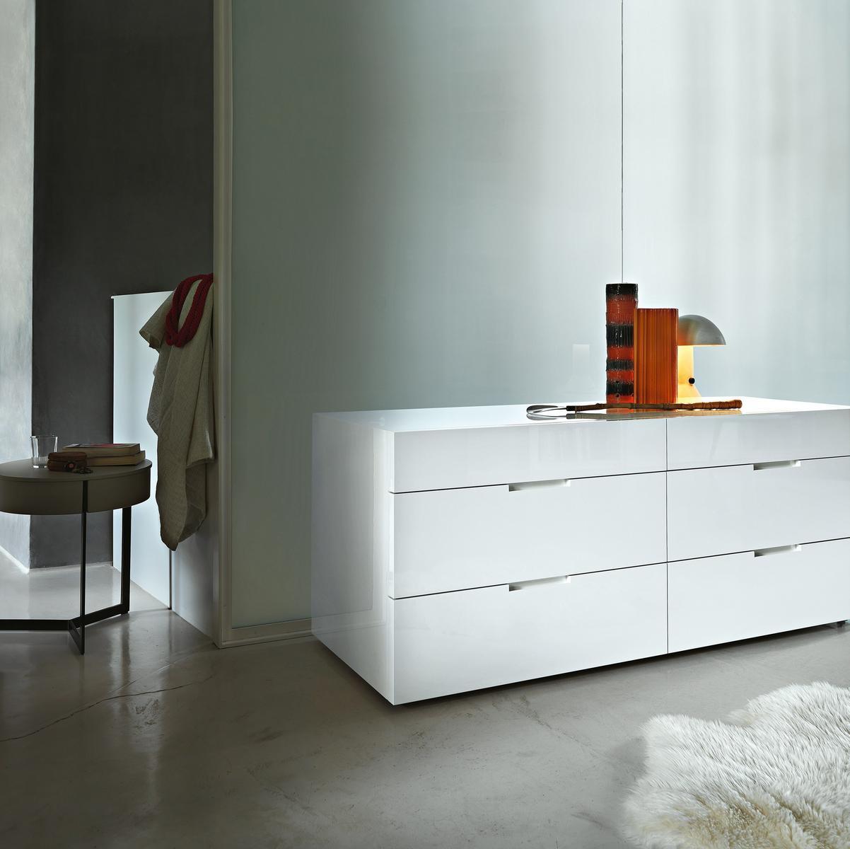 FLIN Lacquered dresser