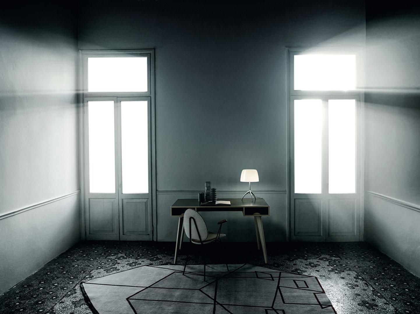 LUMIERE Plastic table lamp