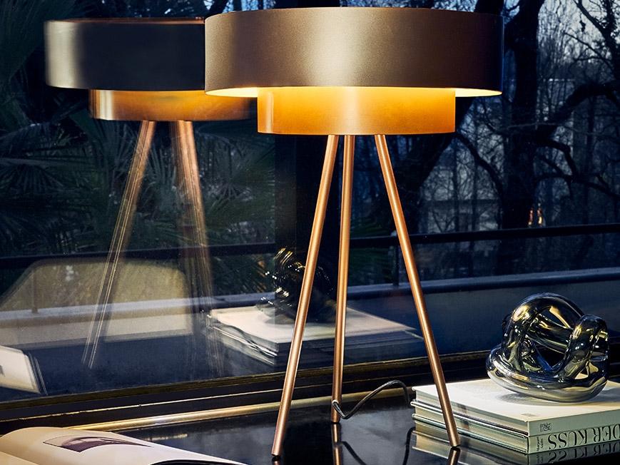 PLANET Metal table lamp