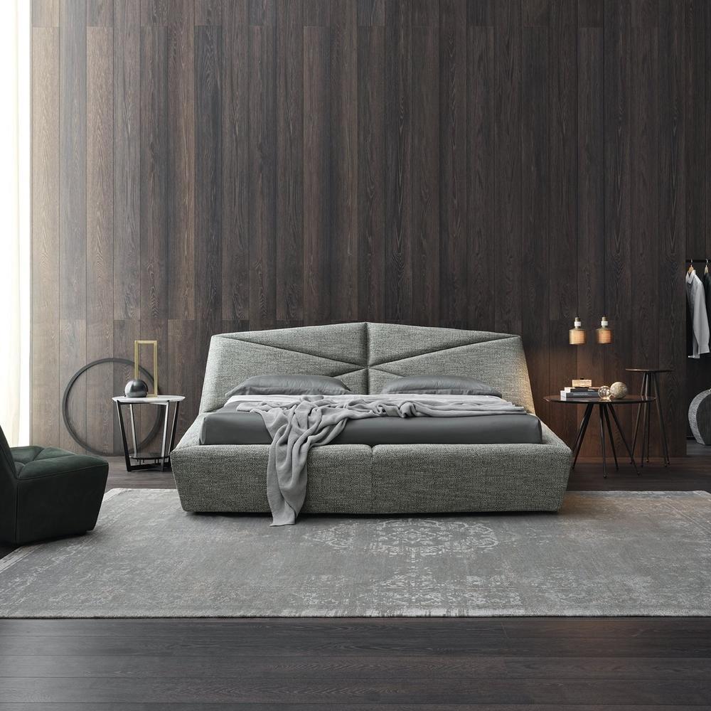 GOSSIP Leather bed with tufted headboard