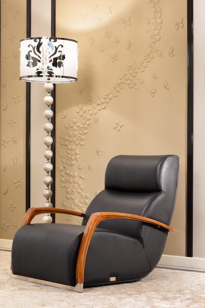 TANGO Leather armchair with armrests