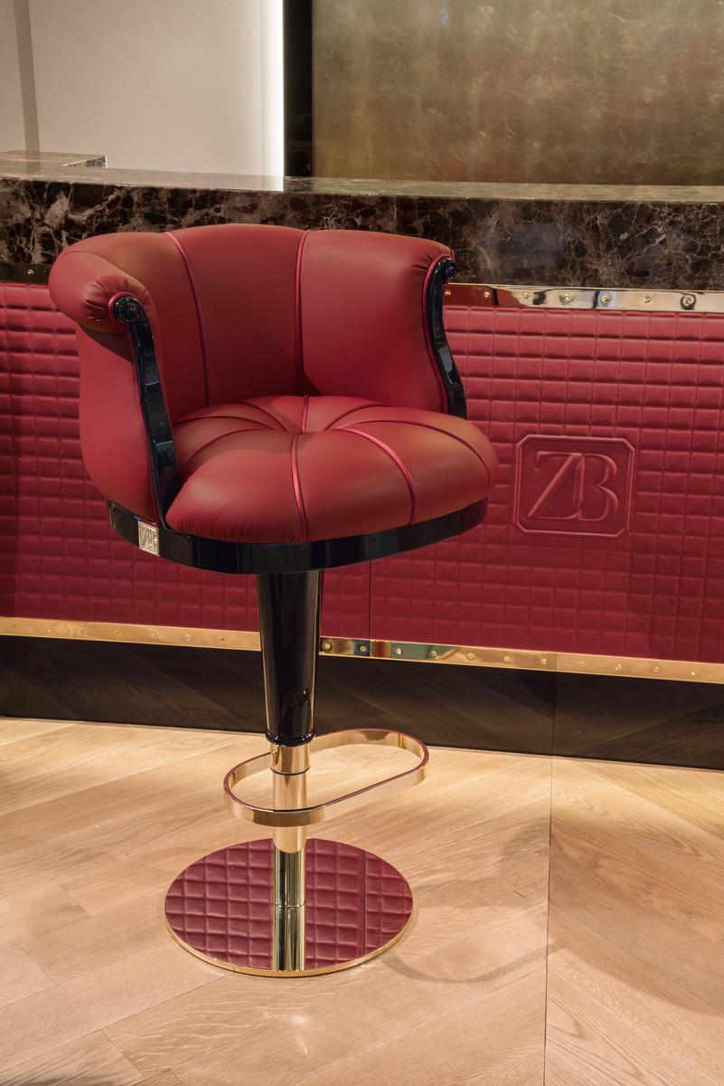 FLOWER High leather barstool with footrest