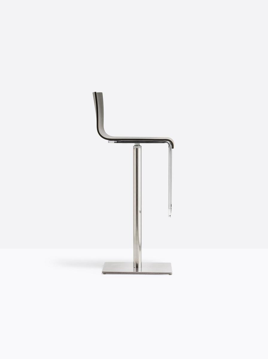KUADRA 4408 High swivel stool with footrest