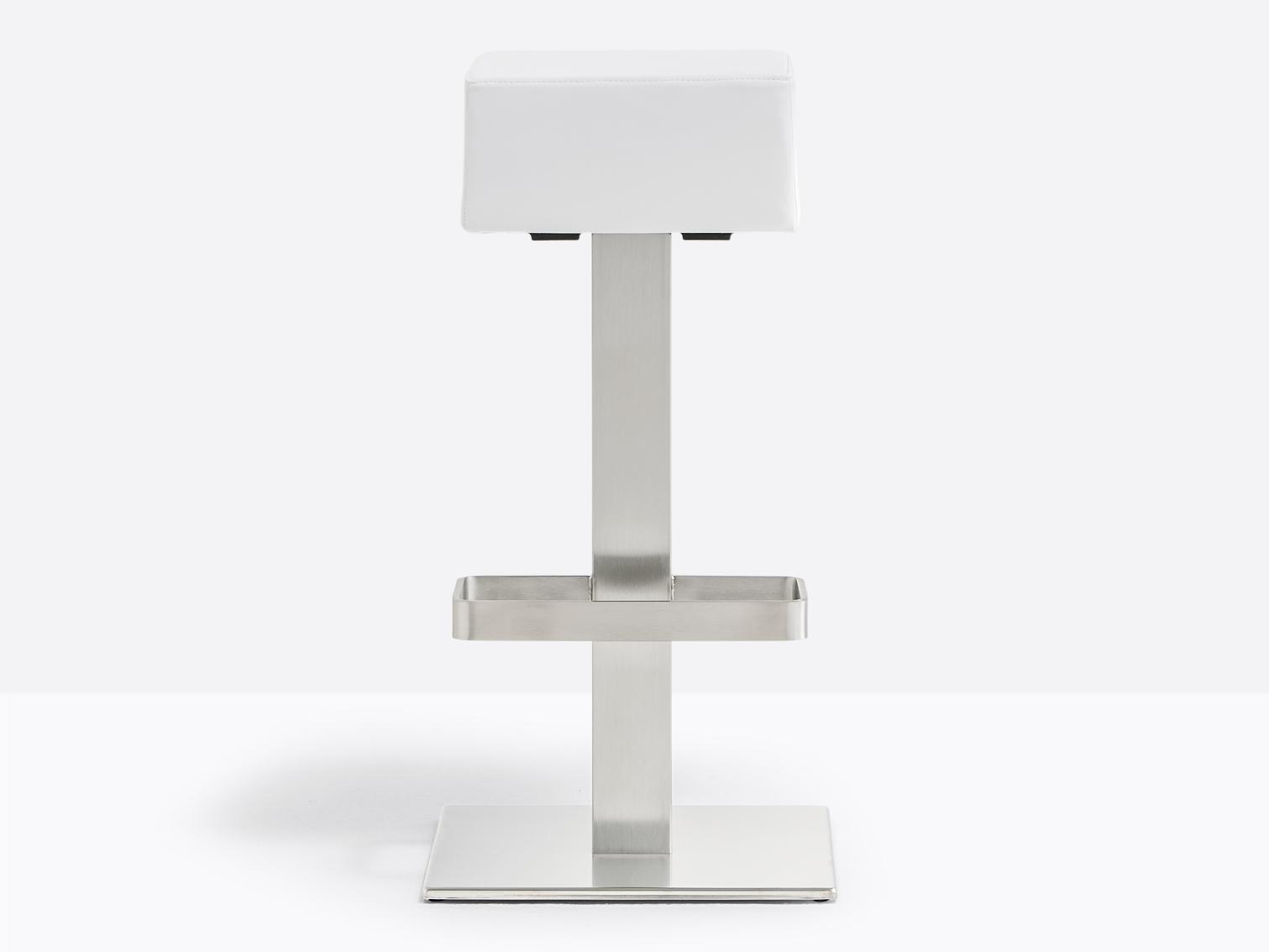 HX 4446 High leather stool with footrest