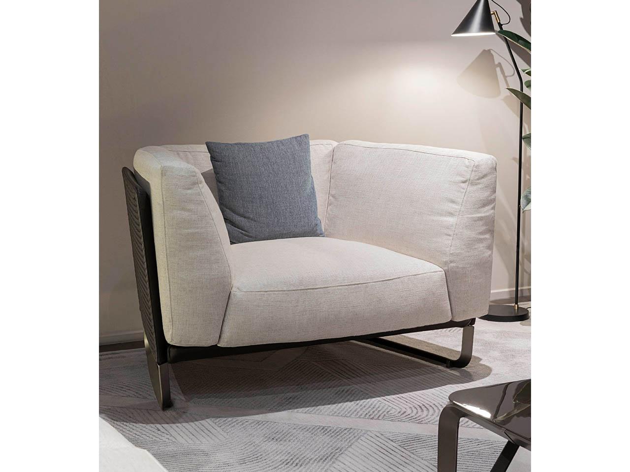 MILANO Armchair with armrests