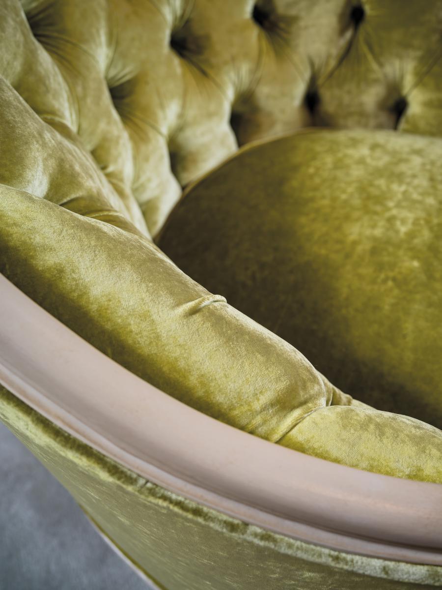 3699 Tufted velvet armchair with armrests