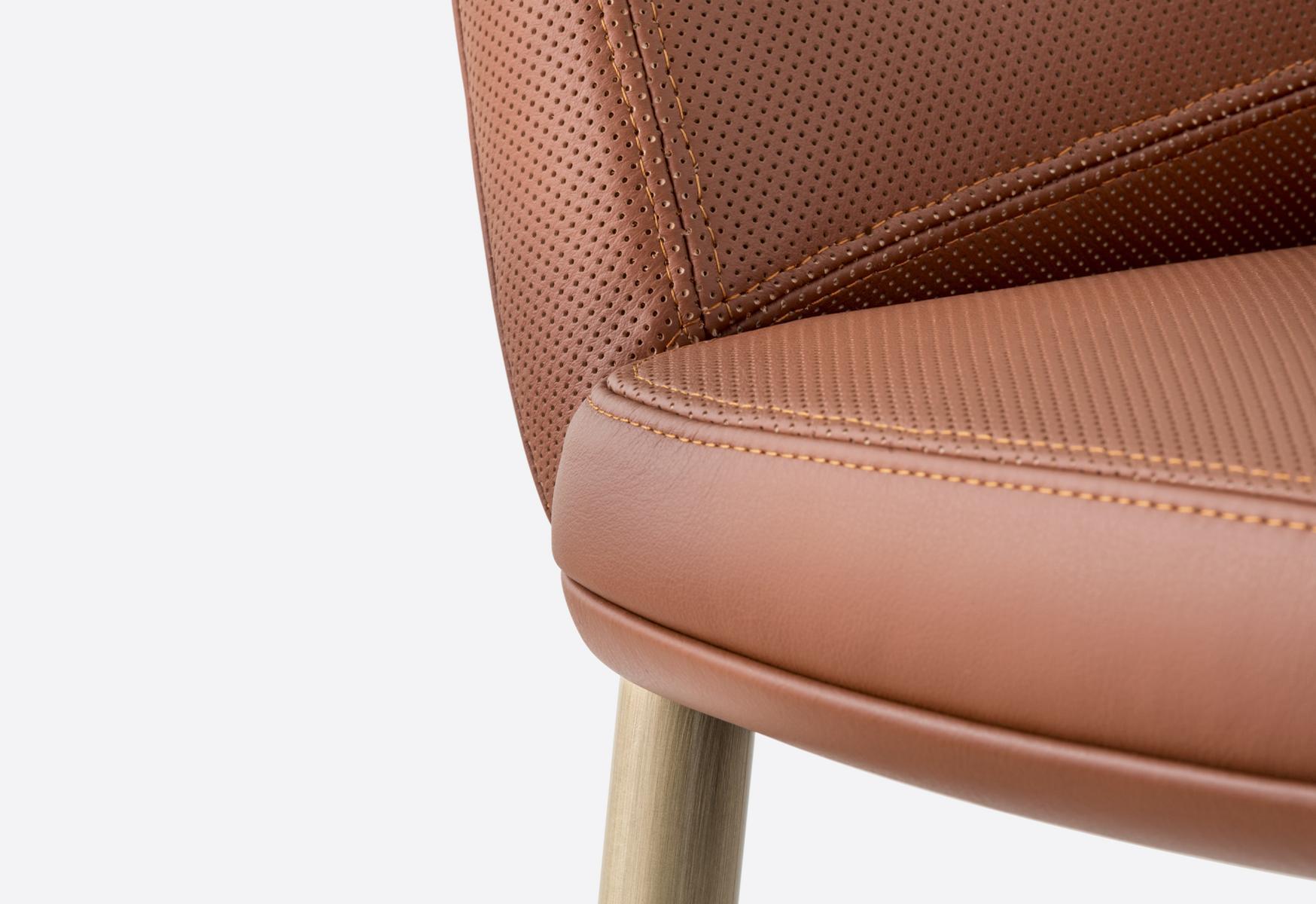 VIC 649 High leather stool with armrests