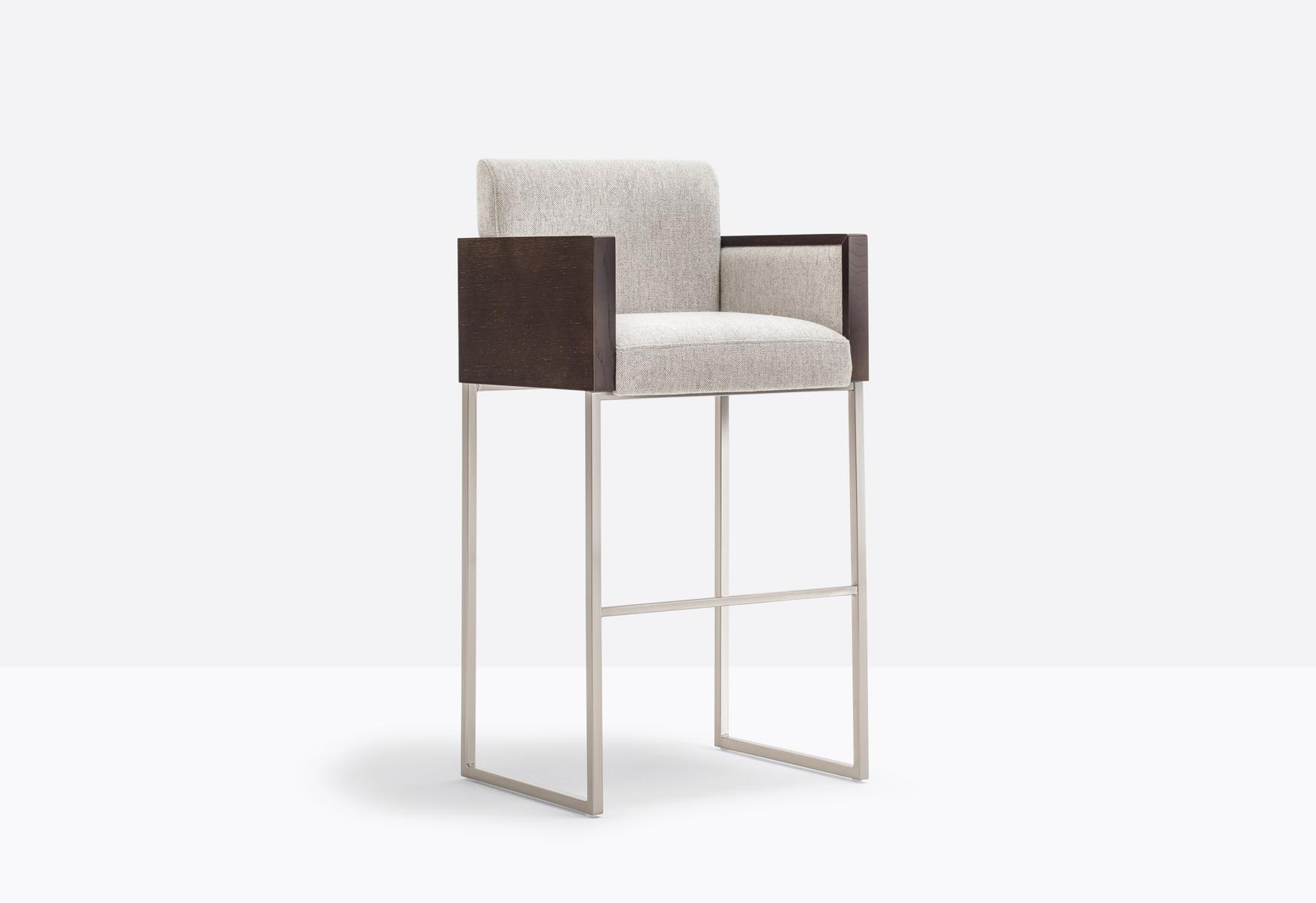 BOX 747 High upholstered stool with armrests