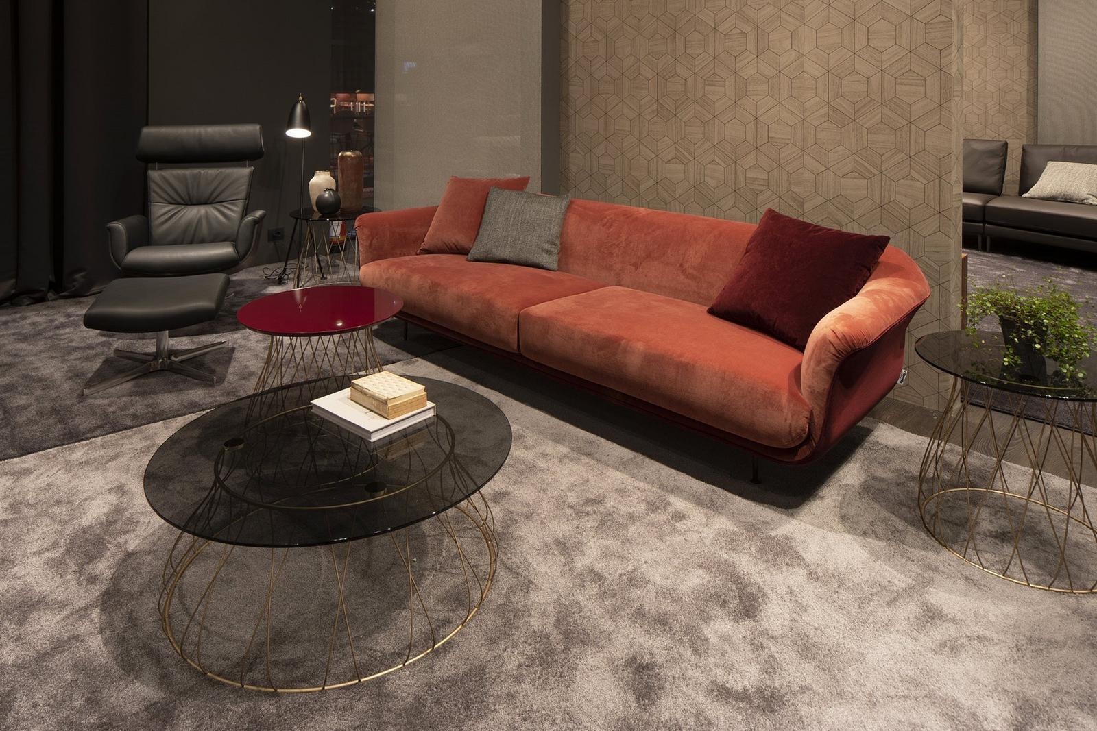 STYLE Sectional leather sofa in a contemporary style