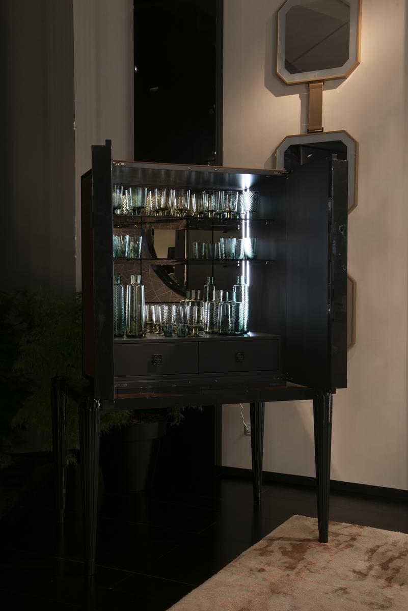 RICHELIEU Bar cabinet covered in nabuk with integrated lighting