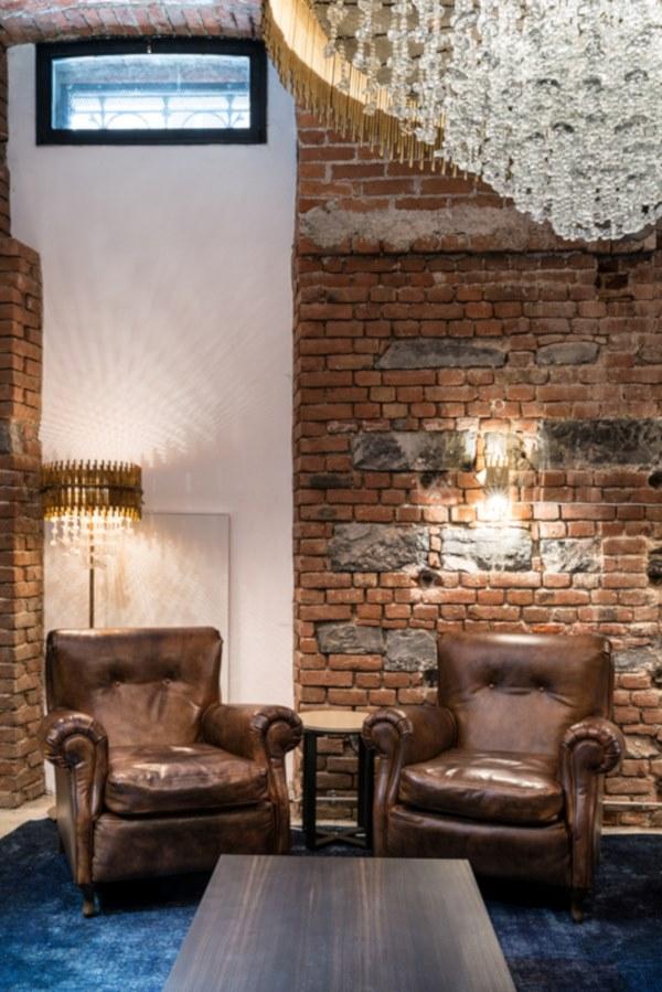 ROMA Leather armchair with armrests