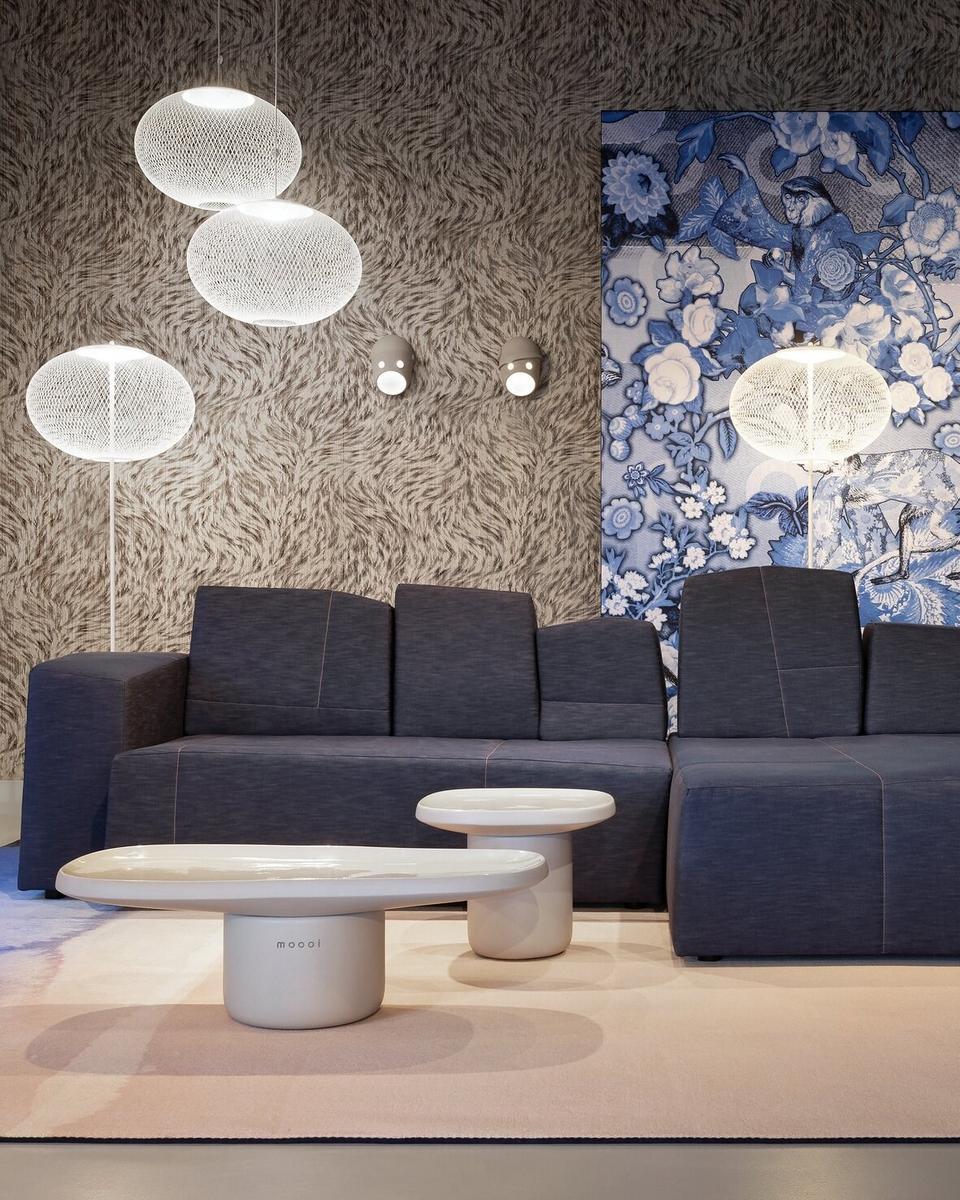 NR2 Glass-fibre floor lamp