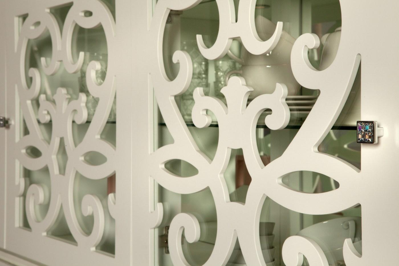 PARIS Wood and glass highboard