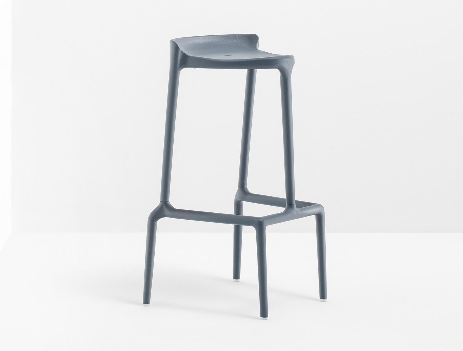 HAPPY 490 High stackable polypropylene stool