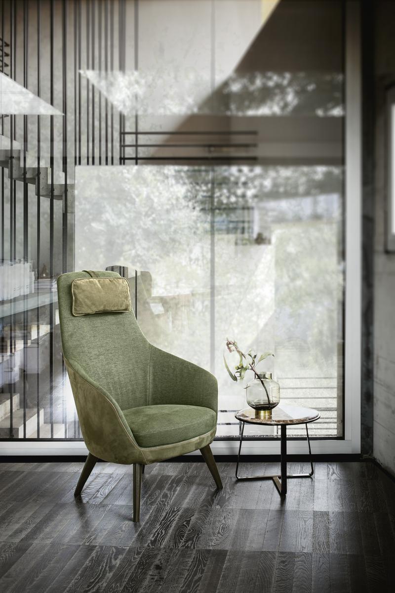 BONOLA Armchair with headrest