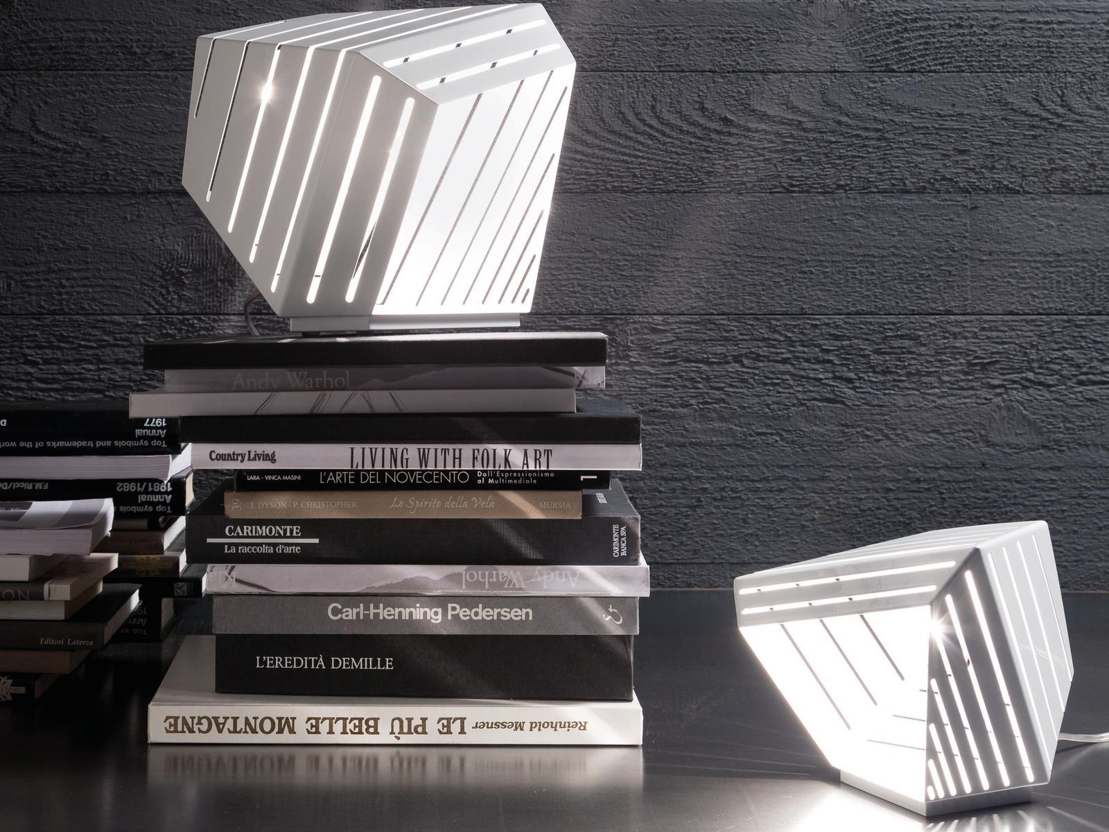 DADÌ Direct light iron table lamp