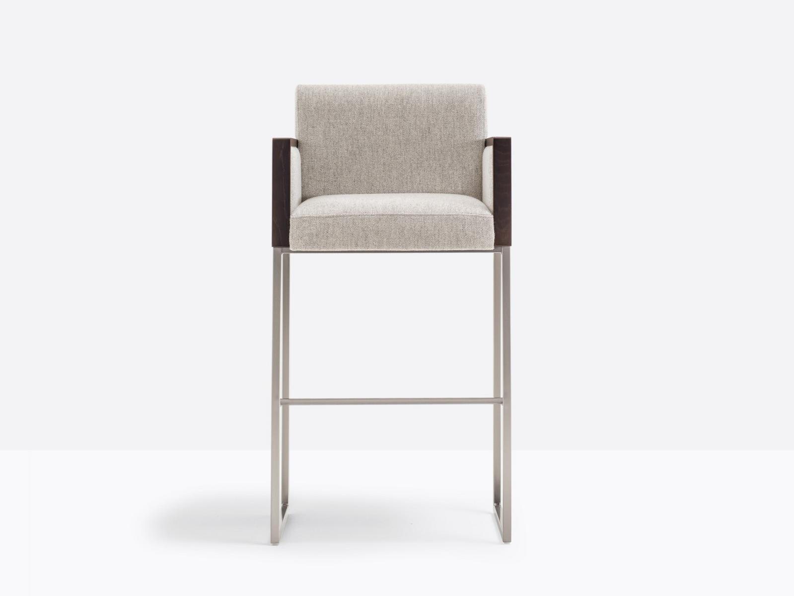 BOX 747 High upholstered stool with armrests