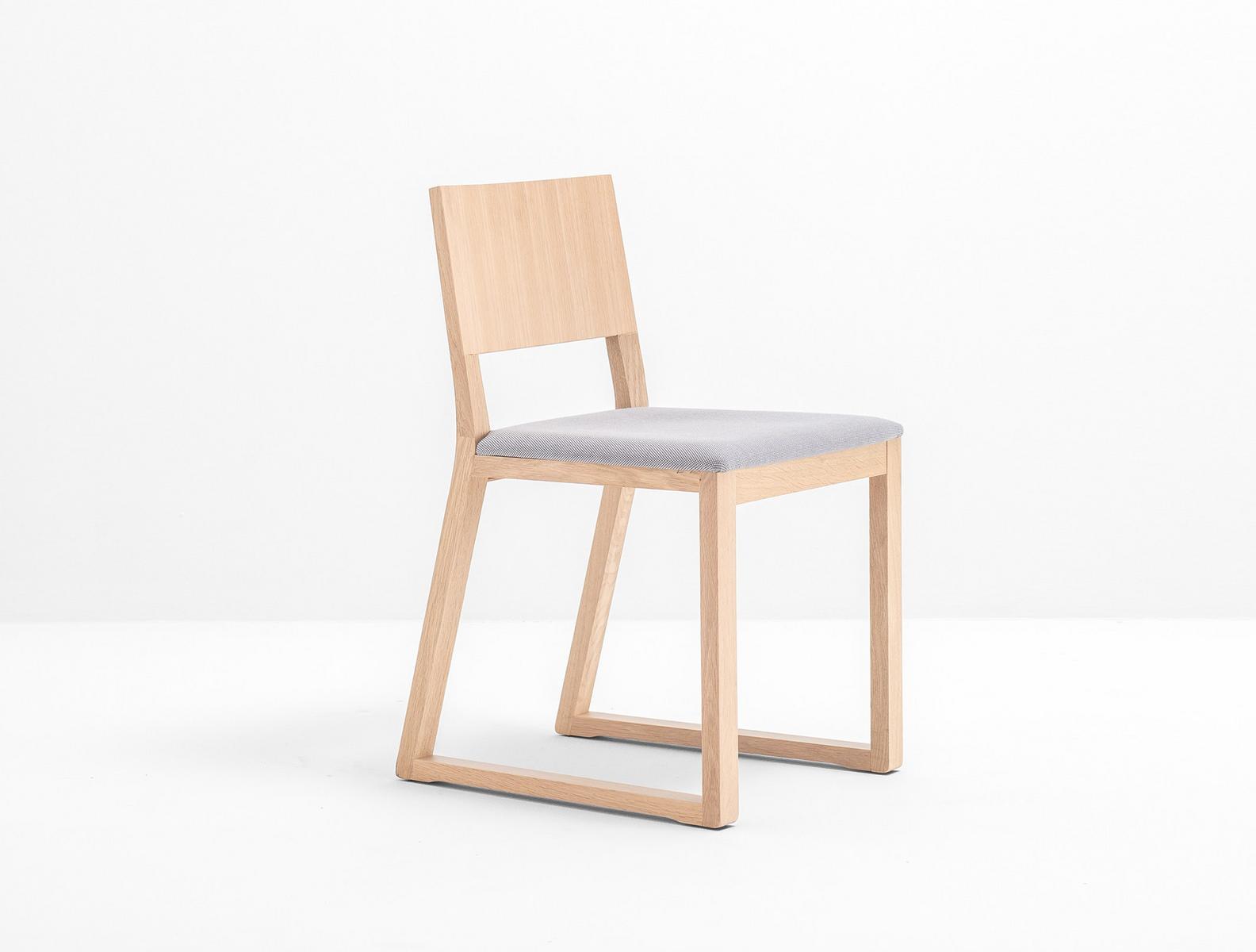 FEEL 450 Sled base solid wood chair