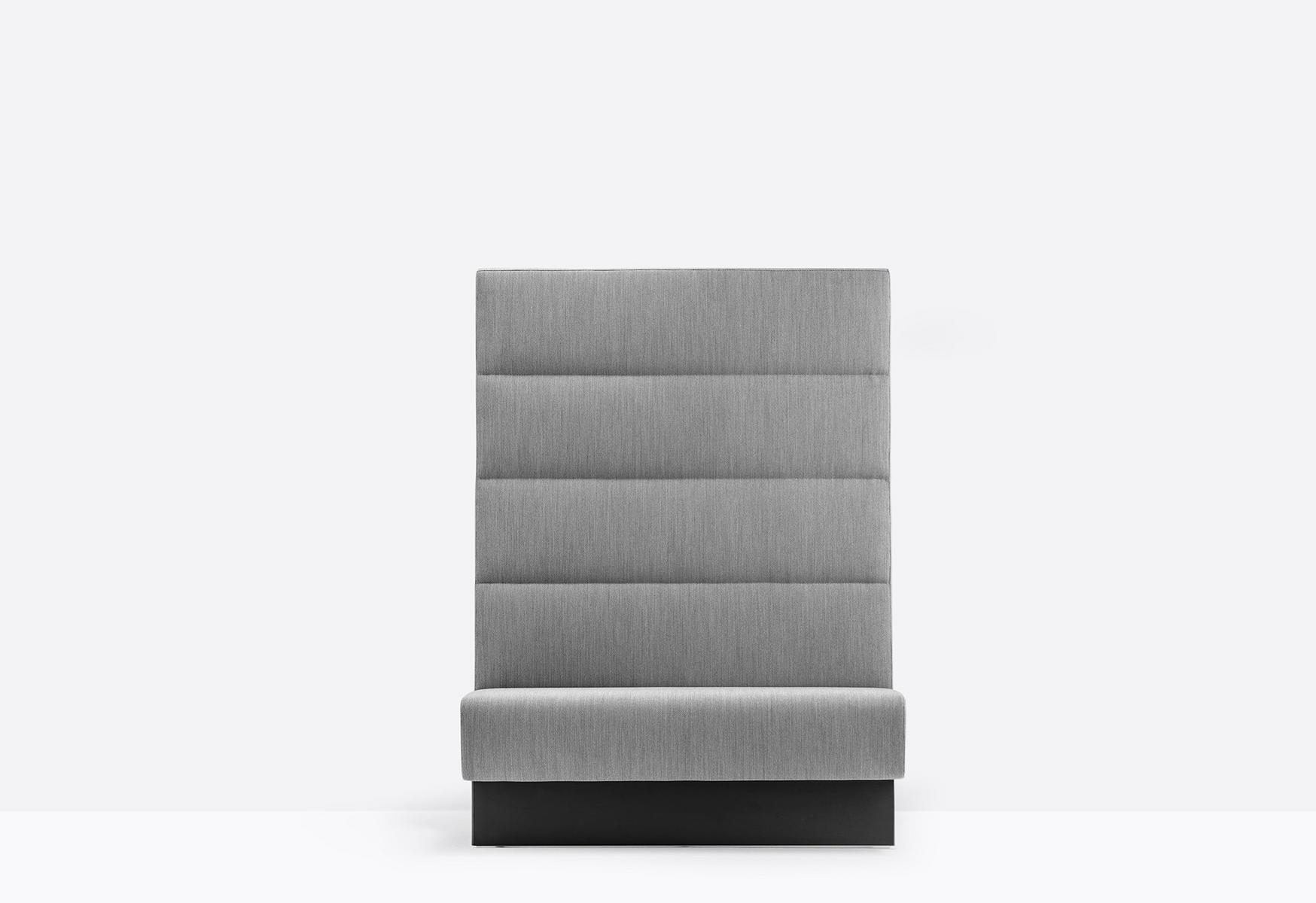 MODUS MDL Tufted high-back small sofa
