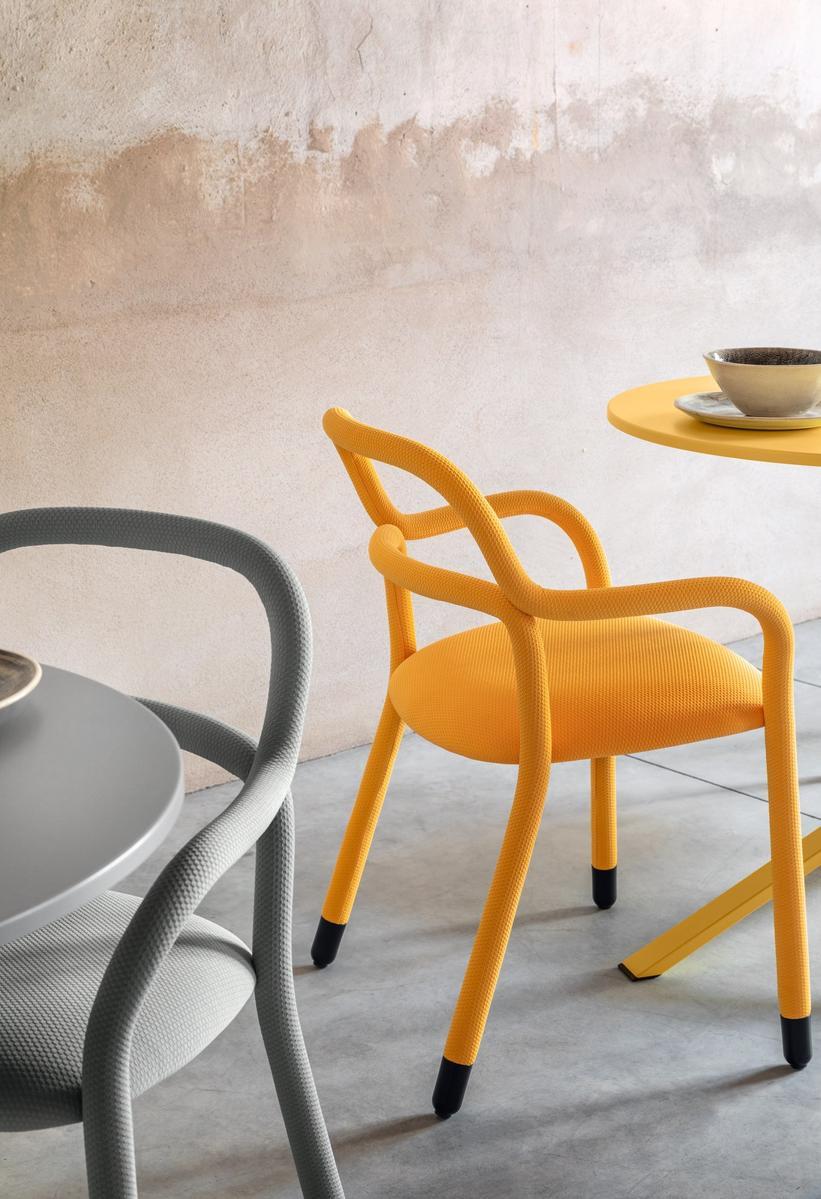 PIPPI P Armchair with four legs frame upholstered in fabric