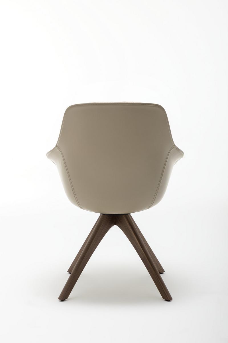 600 Trestle-based chair with armrests