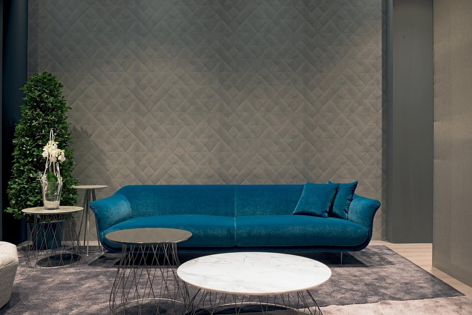 STYLE Sectional leather sofa in a contemporary style