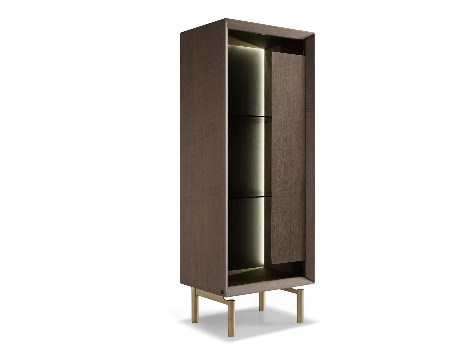 QUADRO Display cabinet with integrated lighting