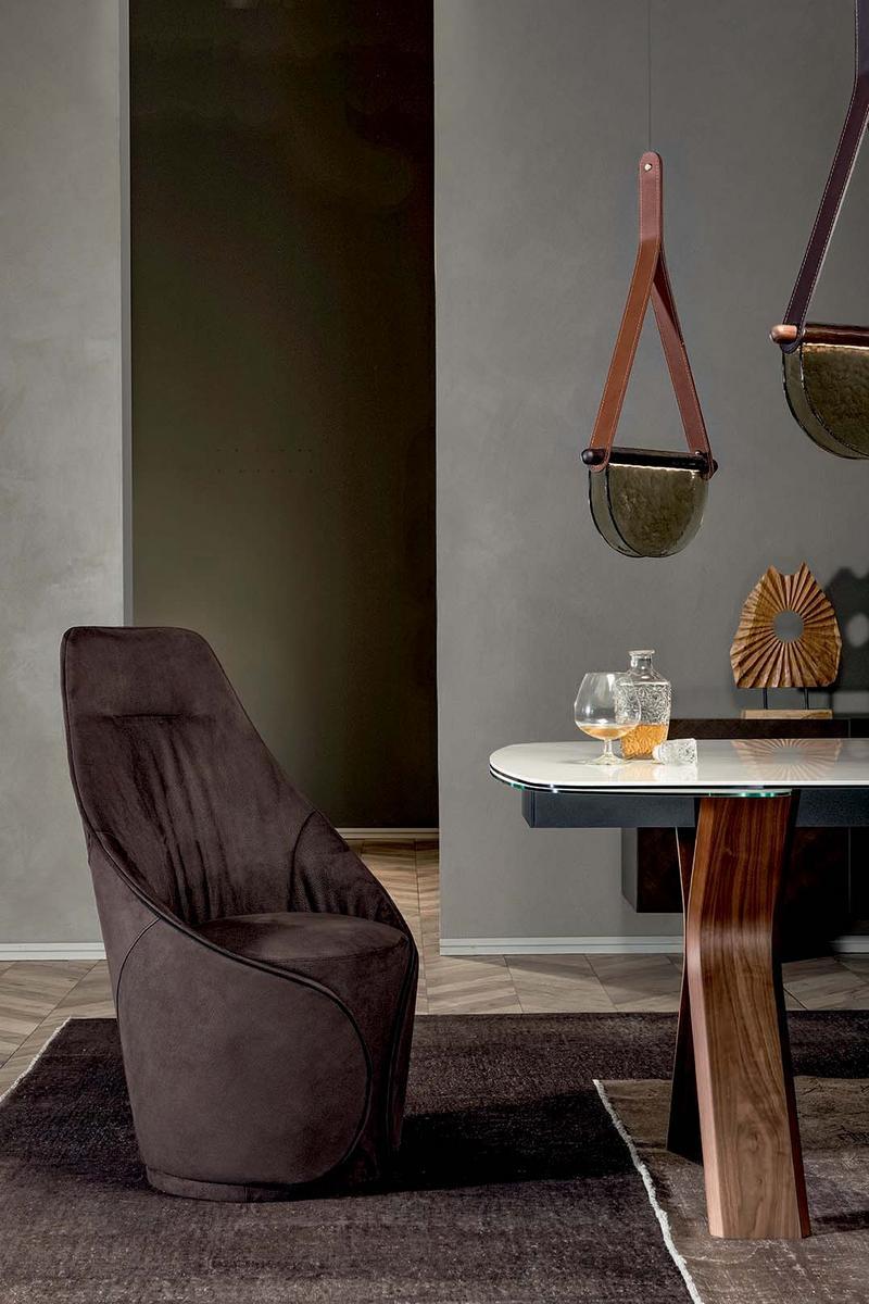 MAMA High-back leather chair