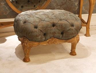 3680 Tufted upholstered fabric pouf