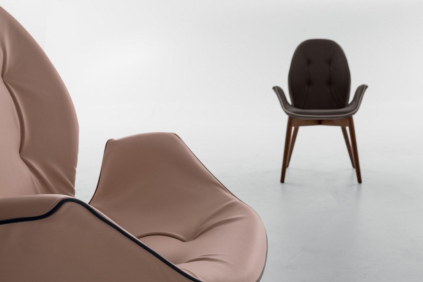SORRENTO Upholstered leather chair with armrests