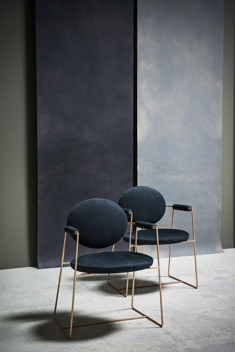 GEMMA Upholstered leather chair with armrests