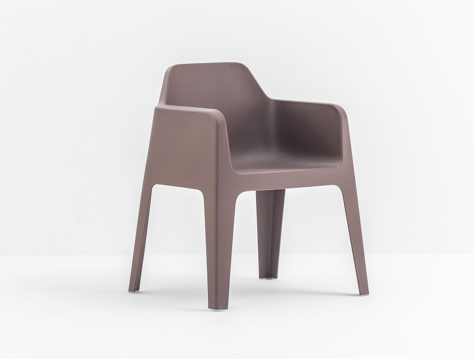 PLUS 630 Stackable polypropylene chair