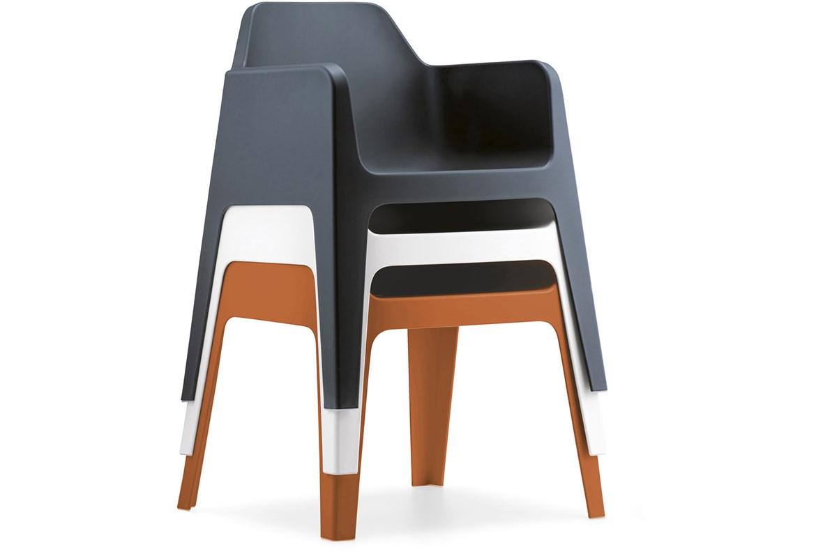 PLUS 630 Stackable polypropylene chair