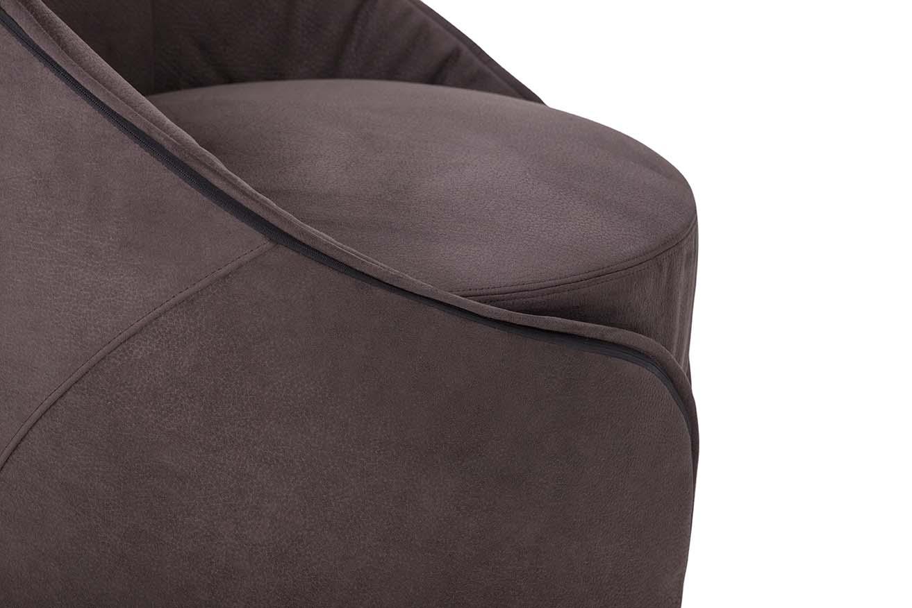 MAMA High-back leather chair