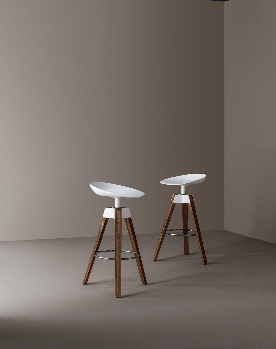PLUMAGE High trestle-based polypropylene stool with footrest