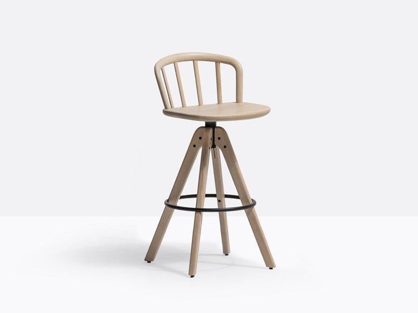NYM 2849 High swivel trestle-based ash stool