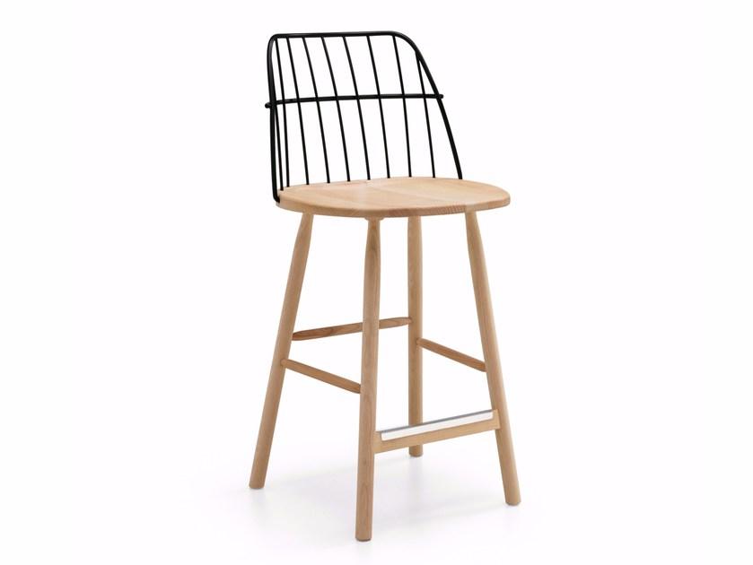 STRIKE High steel and wood stool with back