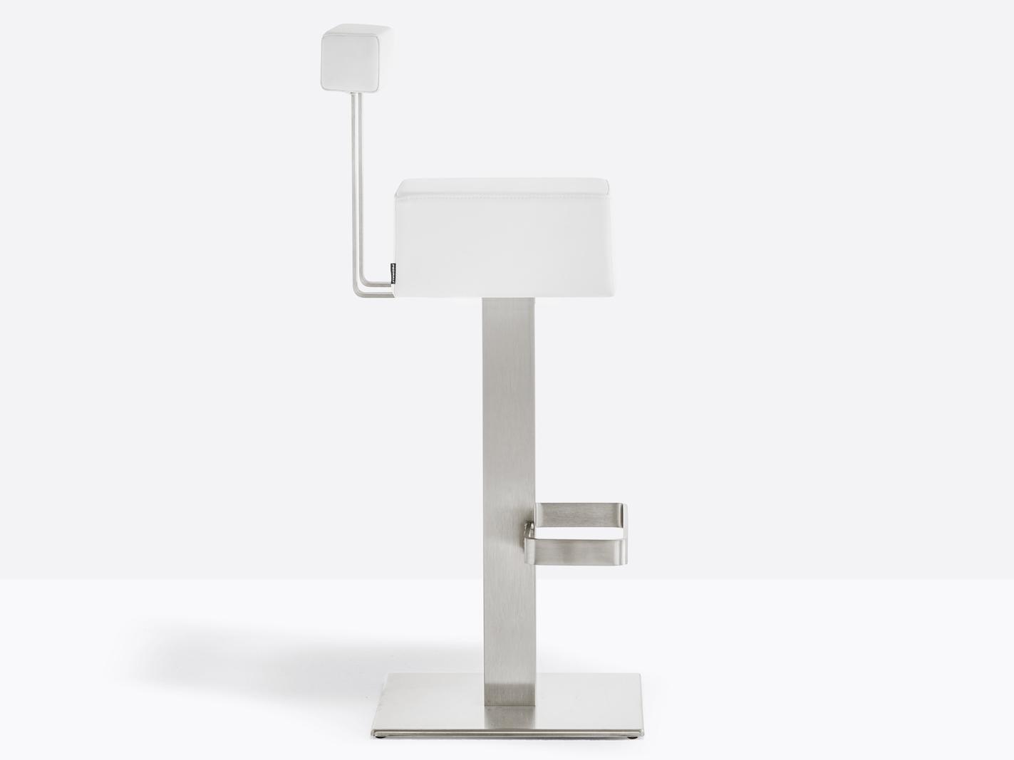 HX 4448 High stool with back with footrest