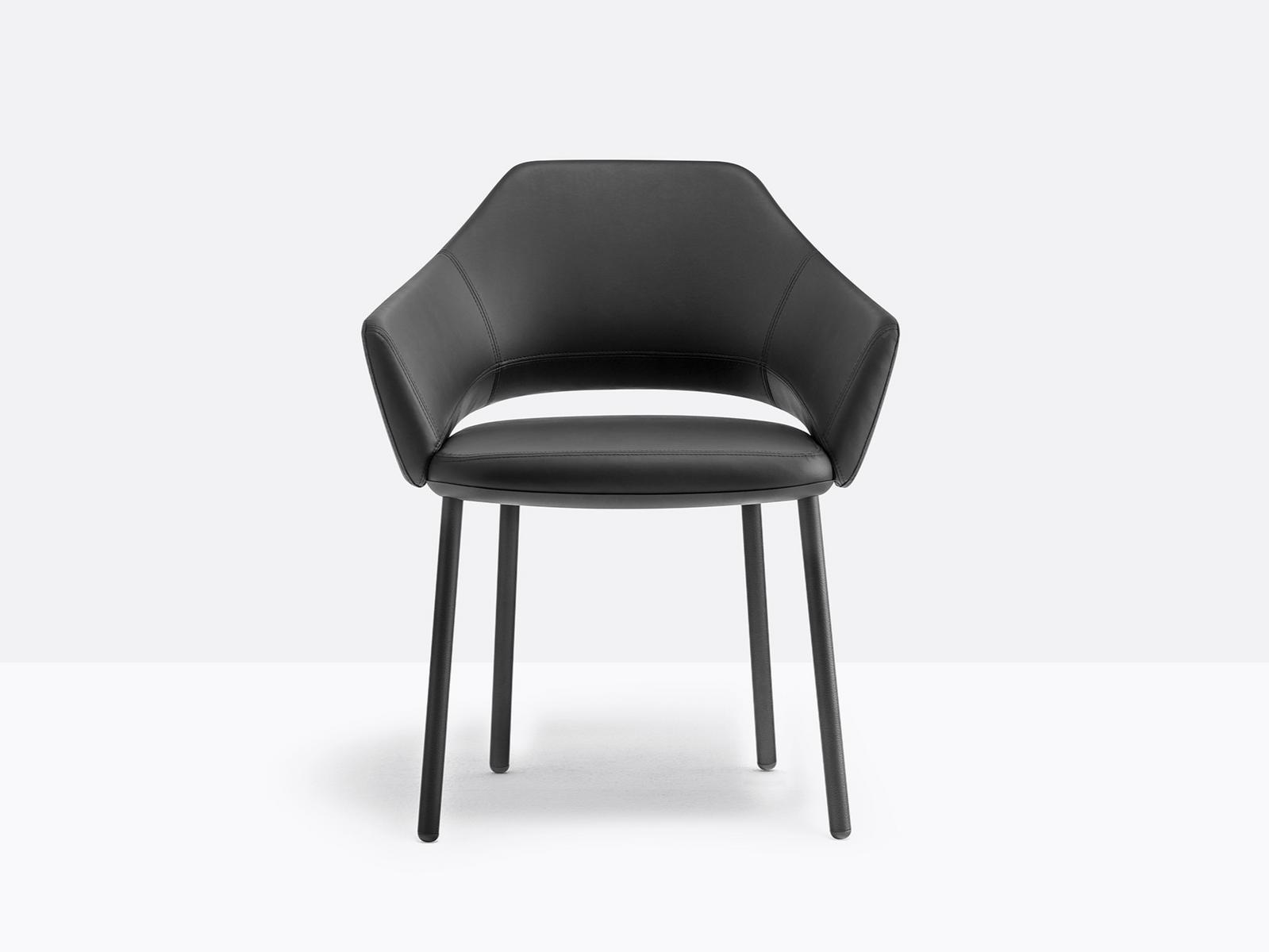 VIC 647 Upholstered leather chair with armrests